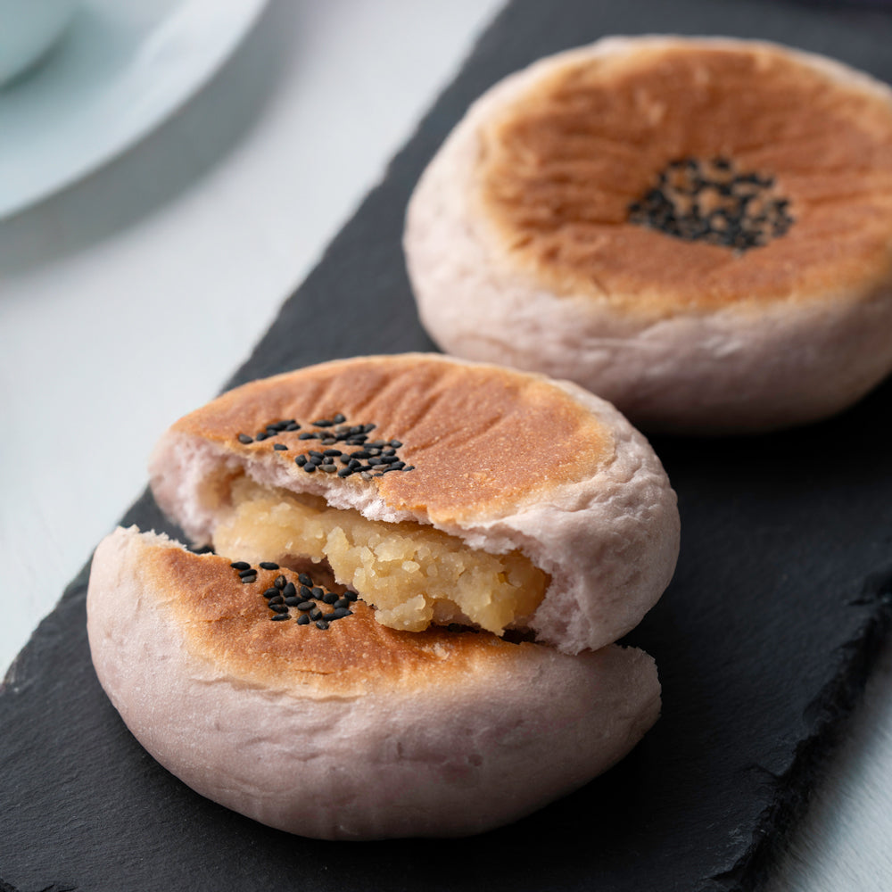 ＜新商品＞成城石井自家製　さつま芋餡の平焼きパン