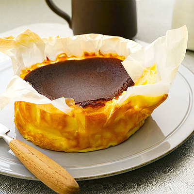 成城石井自家製 「紙包み」純生クリームのバスクチーズケーキ 1個 D+2 / 消費期限：発送日より3日間
